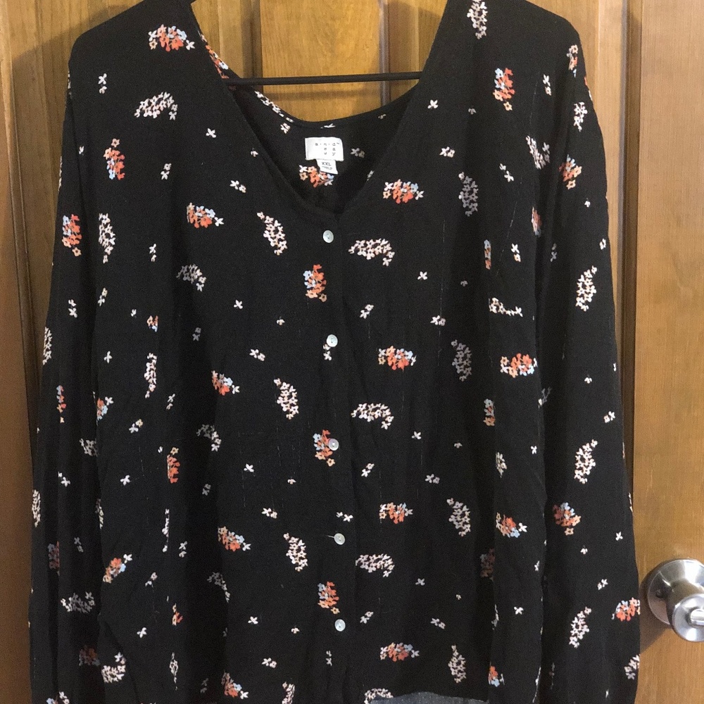 ONLY 7 DAYS UNTIL I DONATE-MAKE OFFER!  Blouse